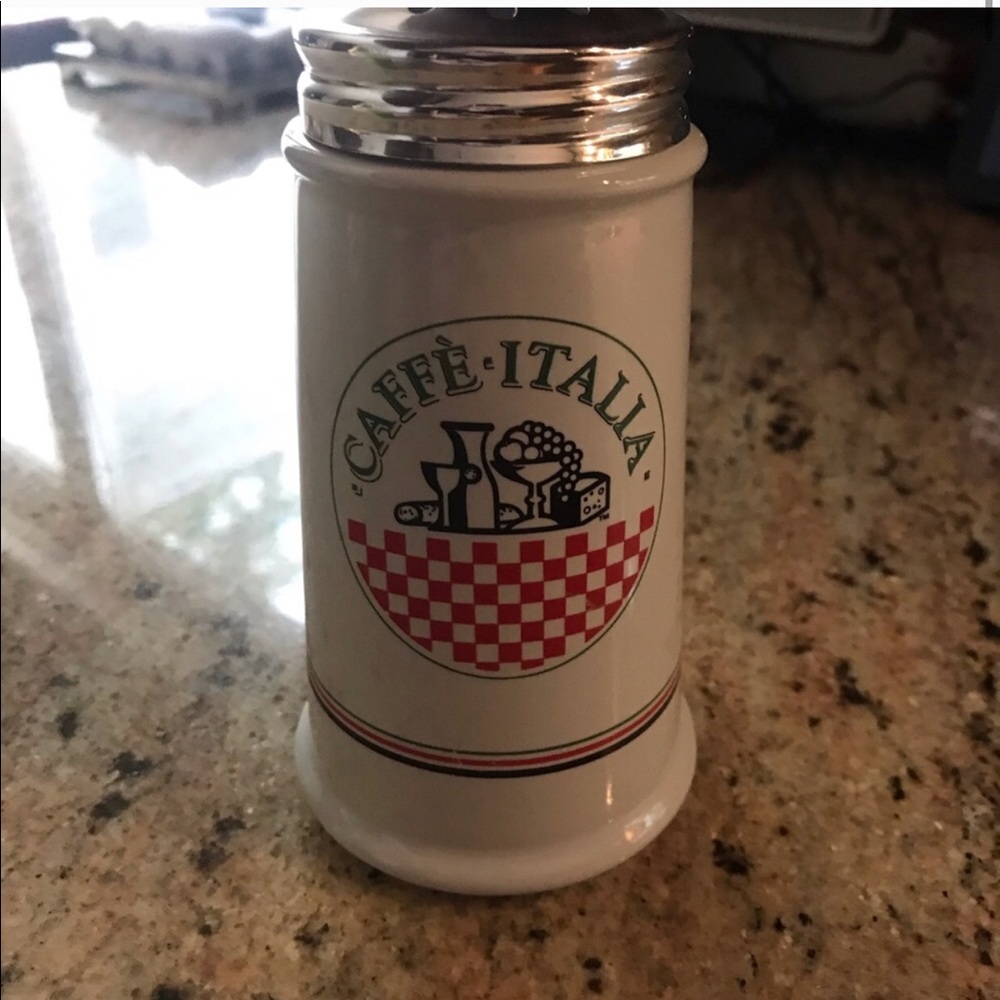 Salt,pepper,cheese shaker